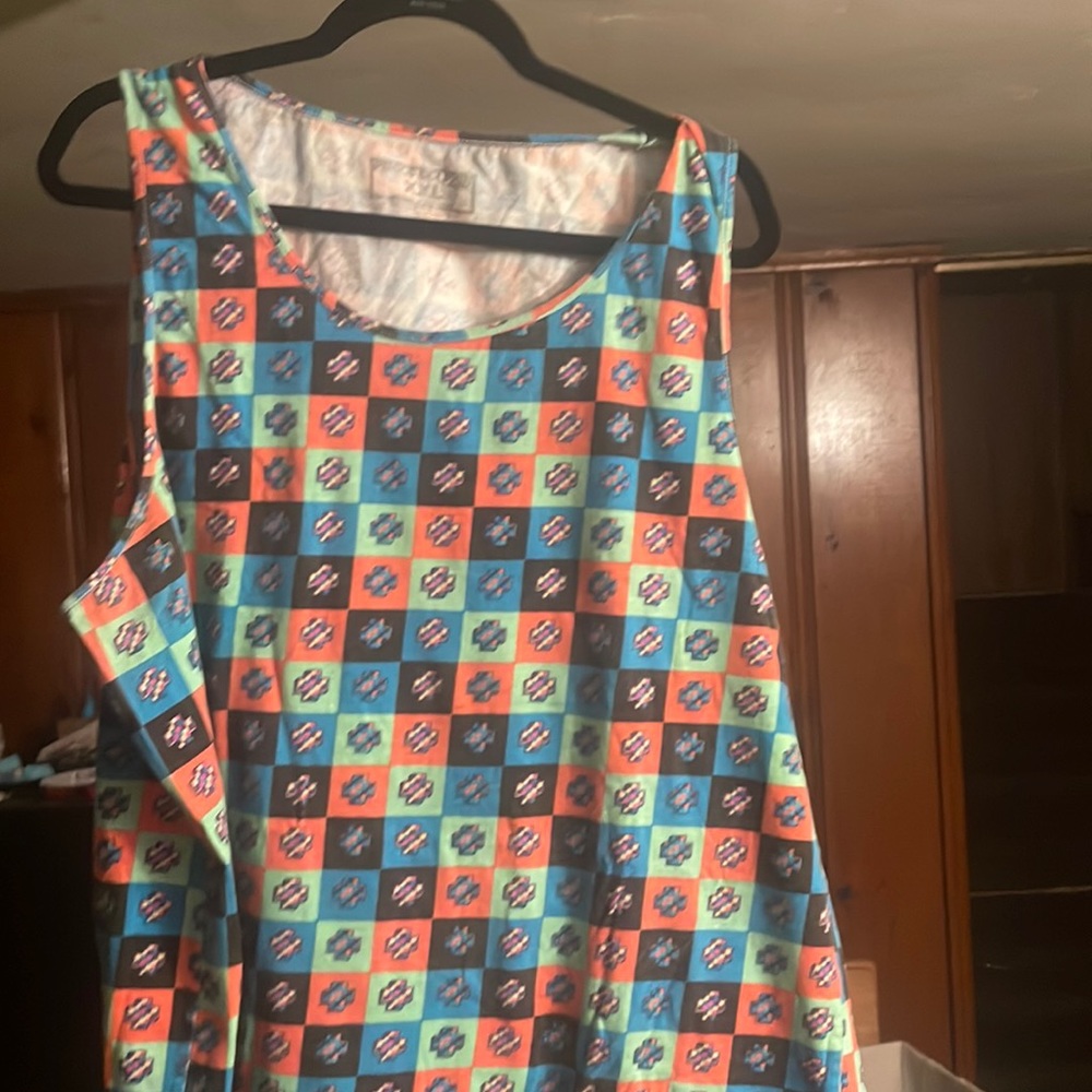 Pink dolphin tank top 2xl more pastel looking than in photos but not much